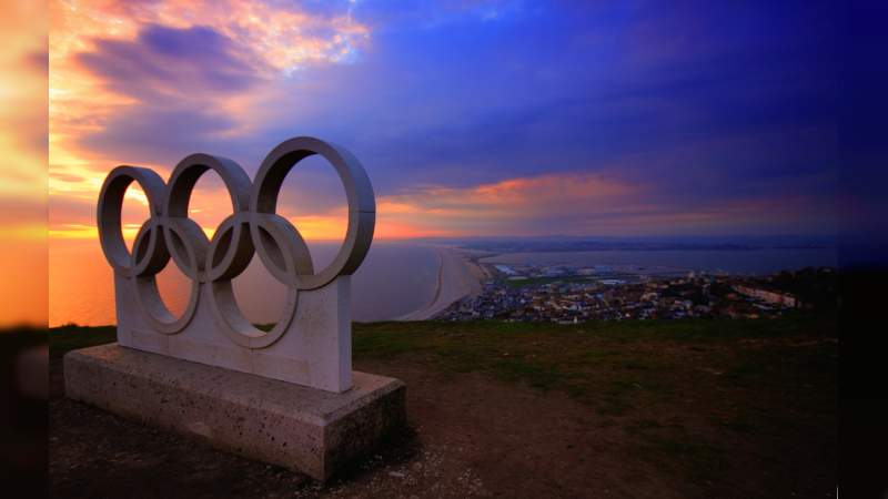 Subasta medalla de plata para pagar cirugía de un bebé 