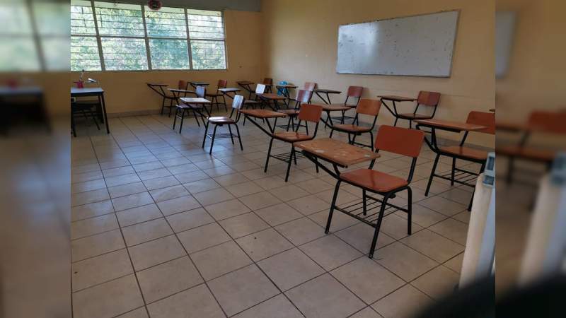 En Tarímbaro, escuelas públicas cobran inscripción por 400 pesos 