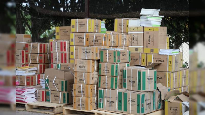 Proporciona SEE a 15 planteles de La Piedad insumos sanitarios y mobiliario 