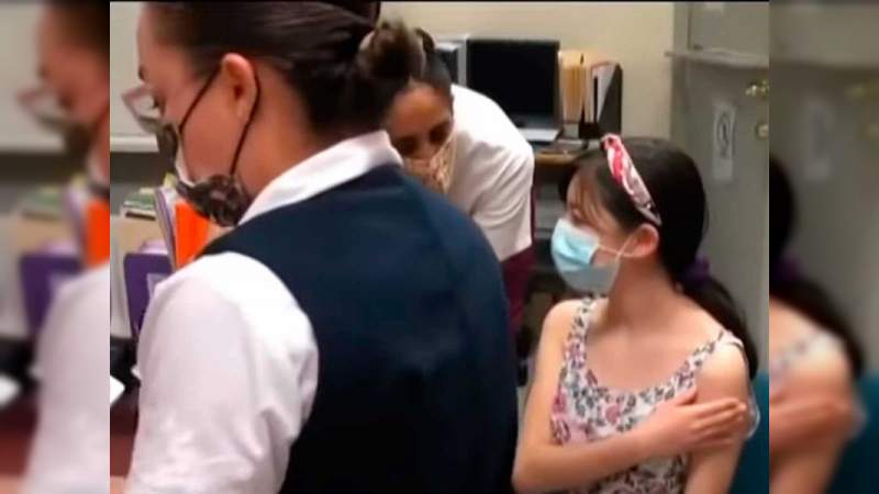 Padres se amparan para que sus hijos sean vacunados contra el coronavirus 