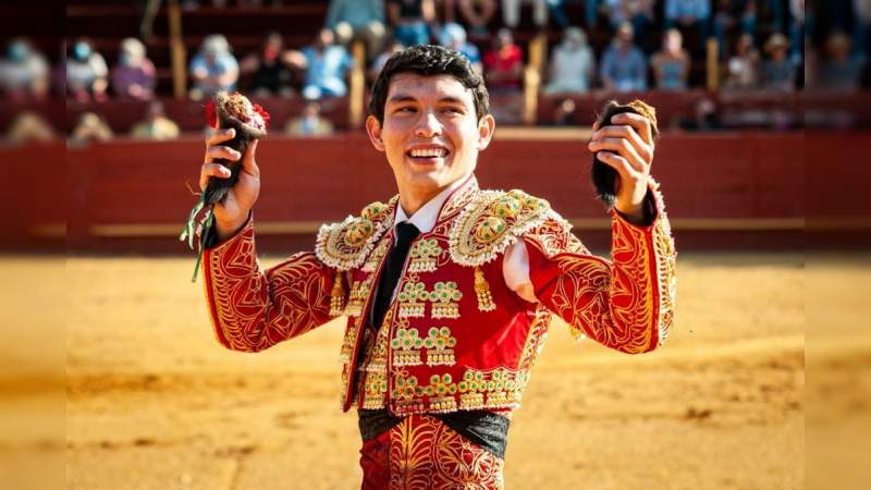 Isaac Fonseca otra vez sale a hombros, ahora en Ariza 