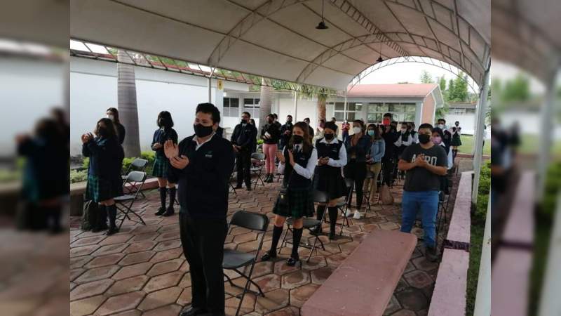 Este lunes regresaron más de un millón de alumnos de todos los niveles en Michoacán 