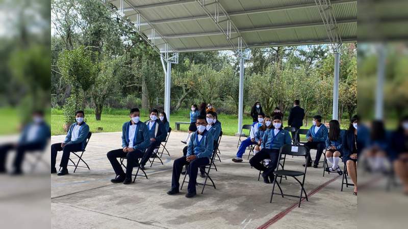 Este lunes regresaron más de un millón de alumnos de todos los niveles en Michoacán 