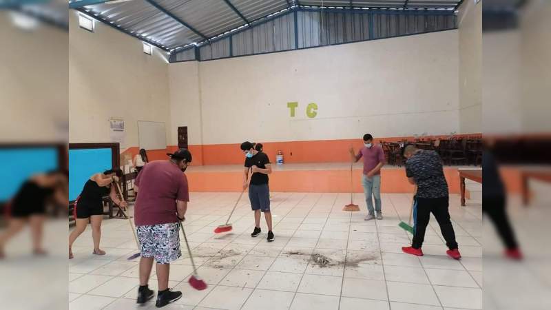 Este lunes regresaron más de un millón de alumnos de todos los niveles en Michoacán 