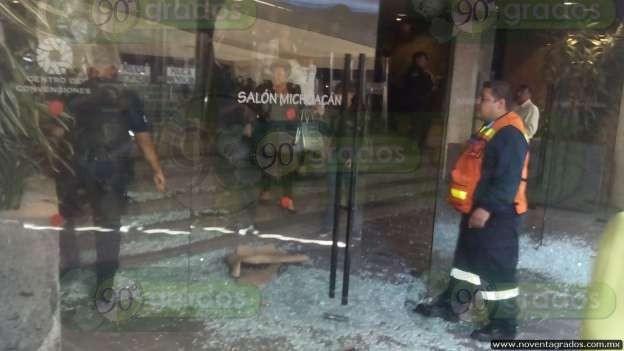 Destrozos y detenidos, saldo de boicot de normalistas y CNTE a la visita de Aurelio Nuño - Foto 0 