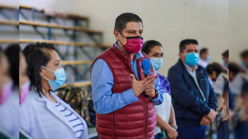 Supervisan Campos Equihua y Roberto Pantoja jornada de vacunación Covid-19 en Uruapan 