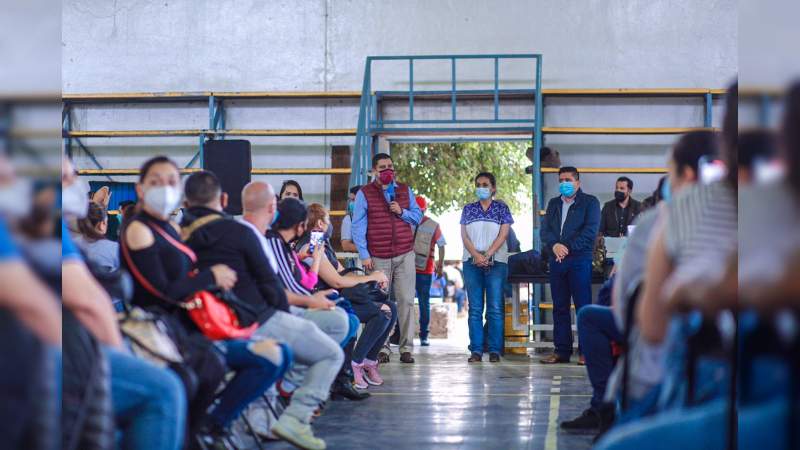 Supervisan Campos Equihua y Roberto Pantoja jornada de vacunación Covid-19 en Uruapan 