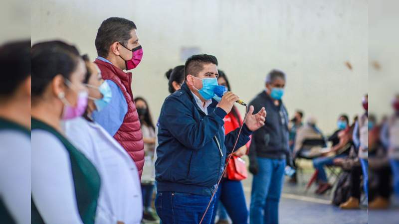 Supervisan Campos Equihua y Roberto Pantoja jornada de vacunación Covid-19 en Uruapan 