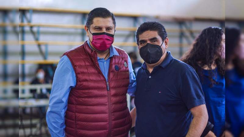 Supervisan Campos Equihua y Roberto Pantoja jornada de vacunación Covid-19 en Uruapan 