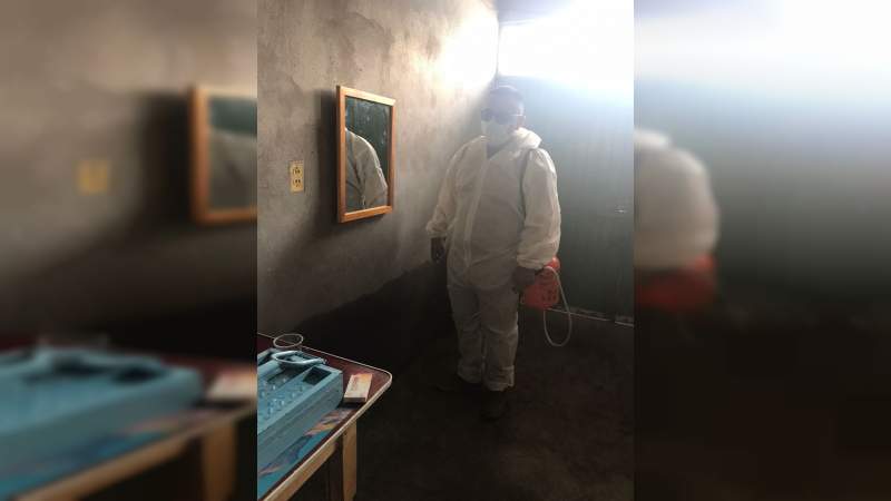 Realizan trabajos de sanitización y fumigación en Cuamio, municipio de Cuitzeo, Michoacán