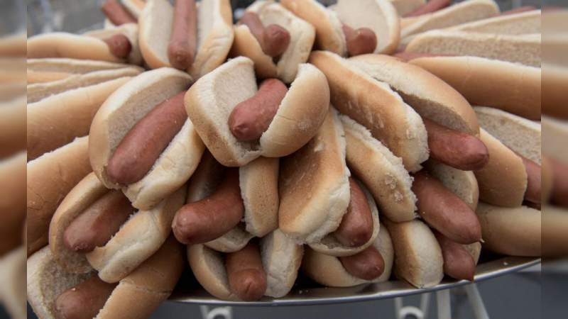 Estudio revela que comer un solo hot dog podría acortar 36 minutos tu vida 