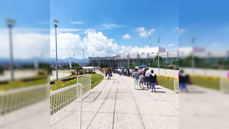 Registra Poliforum Morelia fluidez, organización y poca afluencia en vacunación contra Covid-19 