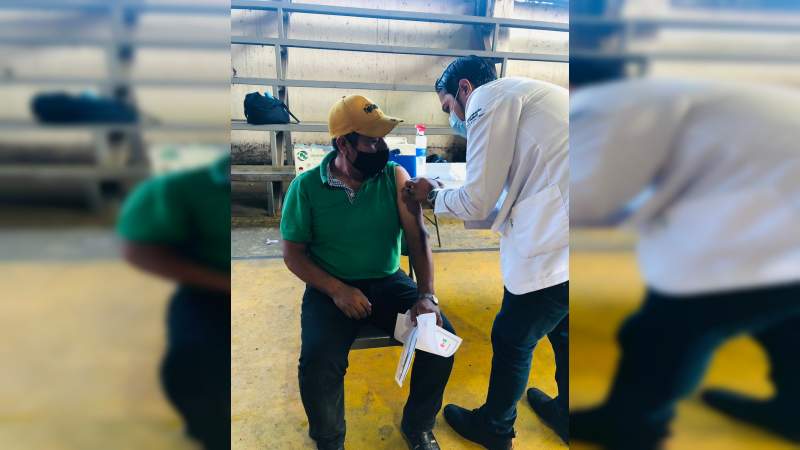 Realizan jornada especial de vacunación Covid-19 en comunidades indígenas de Uruapan