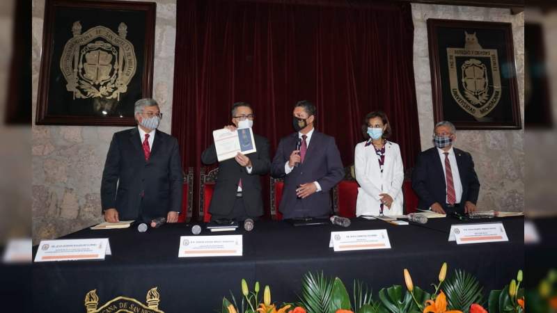 Presenta magistrado del Poder Judicial Federal libro en la UMSNH 