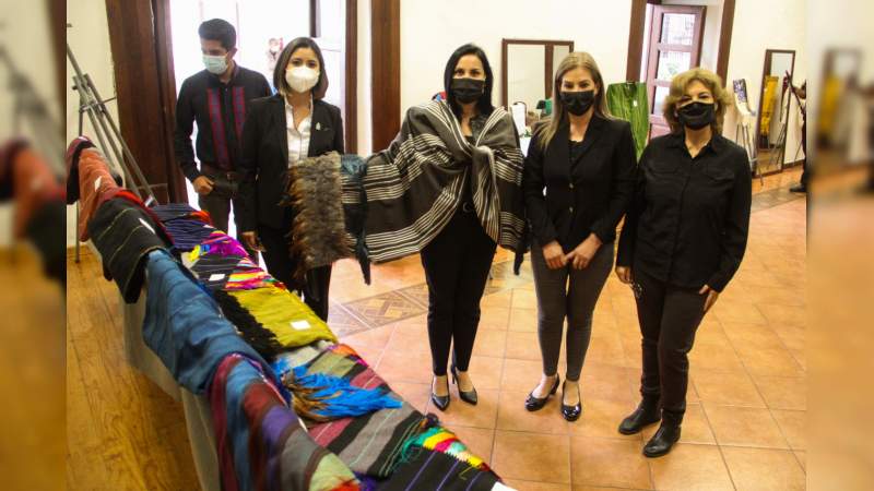 Inauguran exhibición y venta de accesorios artesanales de Michoacán en Uruapan 