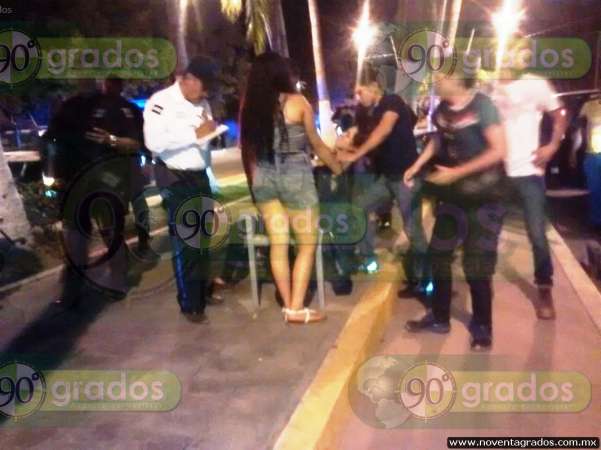 Alcoholizados, jovencitos chocan en Apatzingán; hay cinco lesionados - Foto 0 