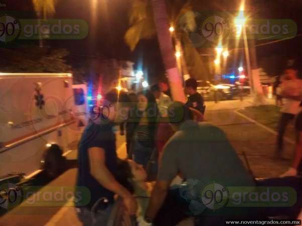 Alcoholizados, jovencitos chocan en Apatzingán; hay cinco lesionados - Foto 2 