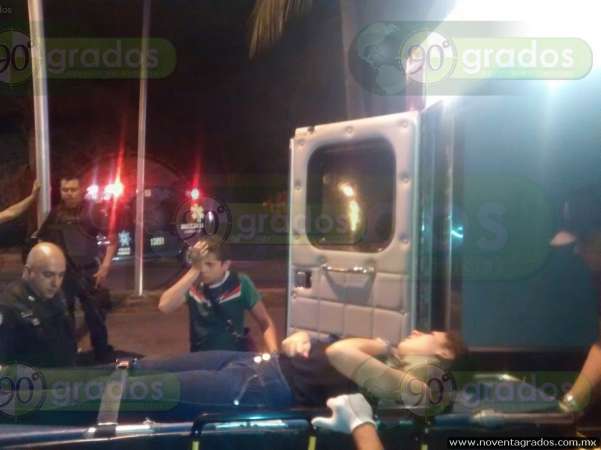 Alcoholizados, jovencitos chocan en Apatzingán; hay cinco lesionados - Foto 3 