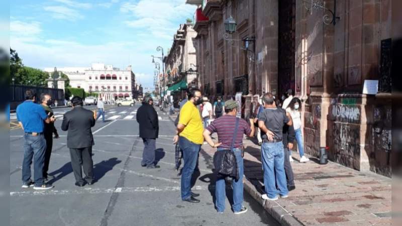 Profesores se manifiestan en Palacio de Gobierno 
