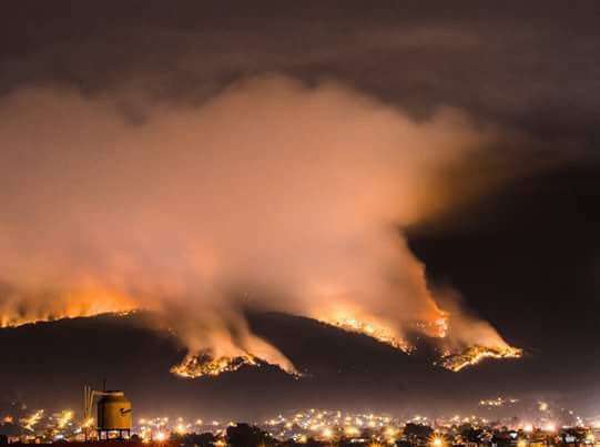 Fuera de control incendio en cerro de Uruapan, Michoacán; llaman a extremar precauciones - Foto 1 