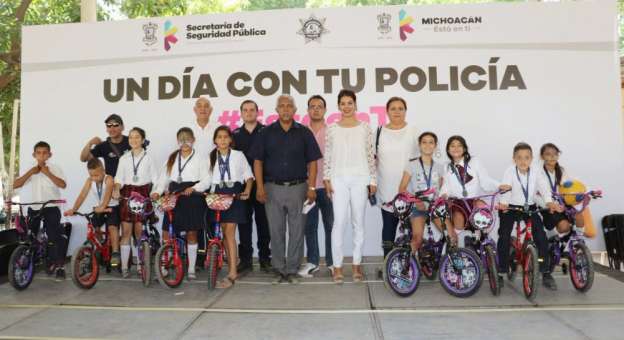 Celebran “Un Día con tu Policía” en Cenobio Moreno, Apatzingán - Foto 0 
