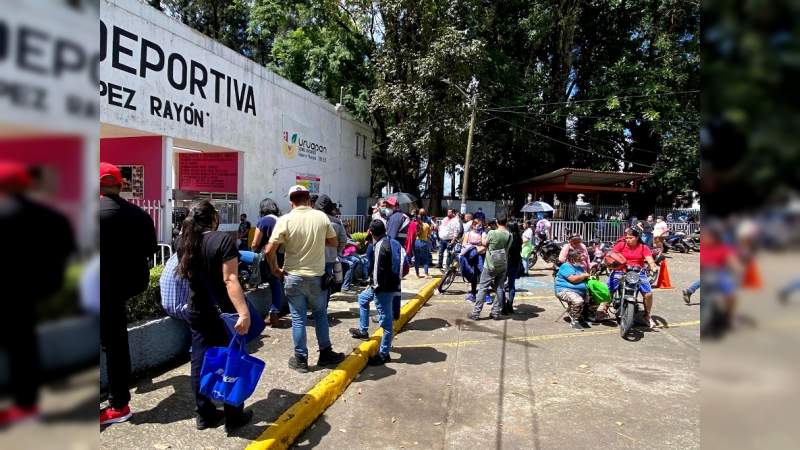 Ordenada y fluida, jornada de vacunación Covid-19 en Uruapan