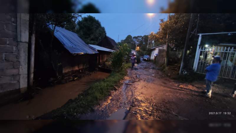 Fuertes lluvias provocan desbordamiento de río en Peribán