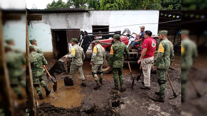 Aplican Plan DN-III-E en Peribán por desbordamiento de un río 