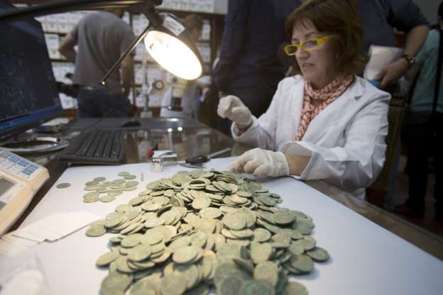 Encuentran en España tesoro con 600 kilos de monedas romanas - Foto 5 