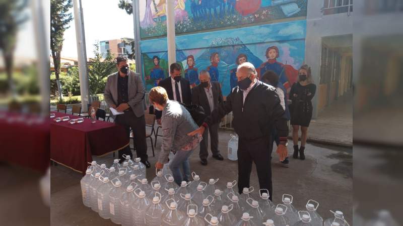 Entrega SEP y Conacyt 980 litros de gel antibacterial a secundarias generales de Morelia 