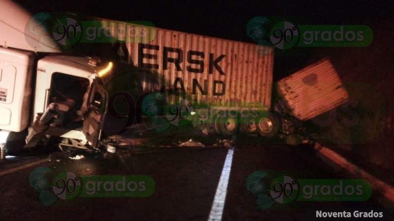 Choca tráiler en la autopista Morelia-Lázaro Cárdenas