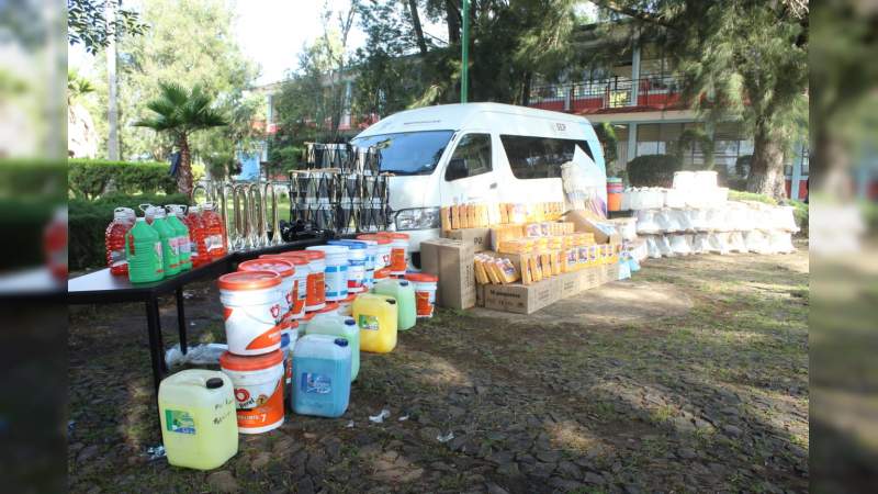 Entregan mobiliario y material sanitario a escuela Normal Rural de Tiripetío 