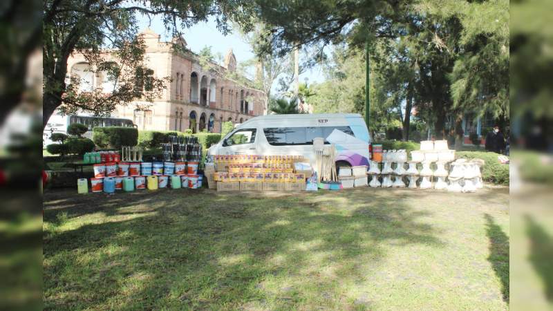 Entregan mobiliario y material sanitario a escuela Normal Rural de Tiripetío 