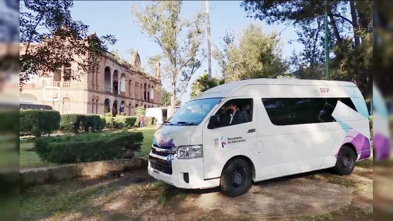 Entregan mobiliario y material sanitario a escuela Normal Rural de Tiripetío 
