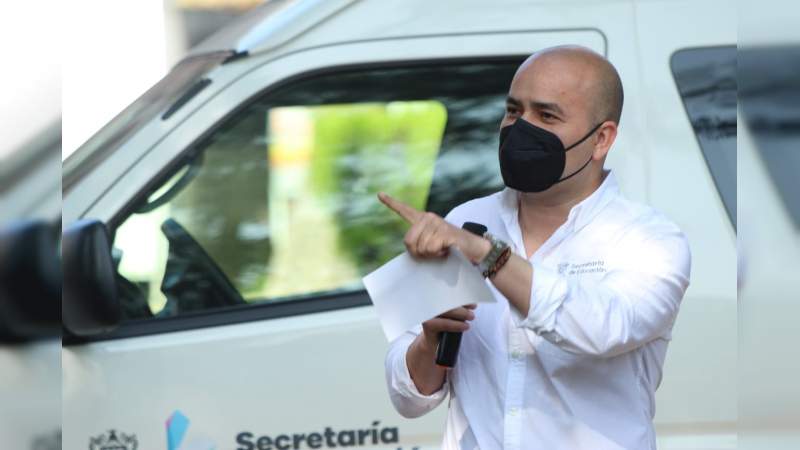 Entregan mobiliario y material sanitario a escuela Normal Rural de Tiripetío 