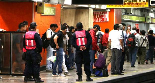  Fueron detenidos cinco hombres acusados de abuso sexual en el metro  