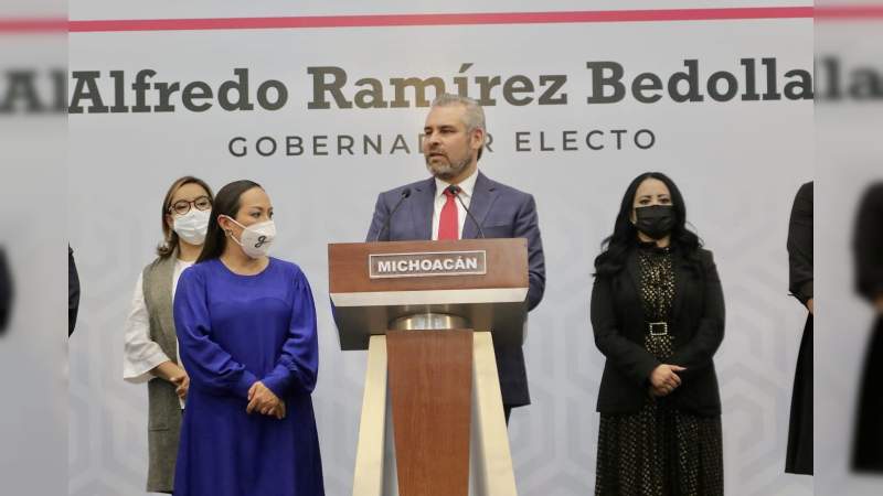 Presenta Bedolla a integrantes de su Gabinete legal 