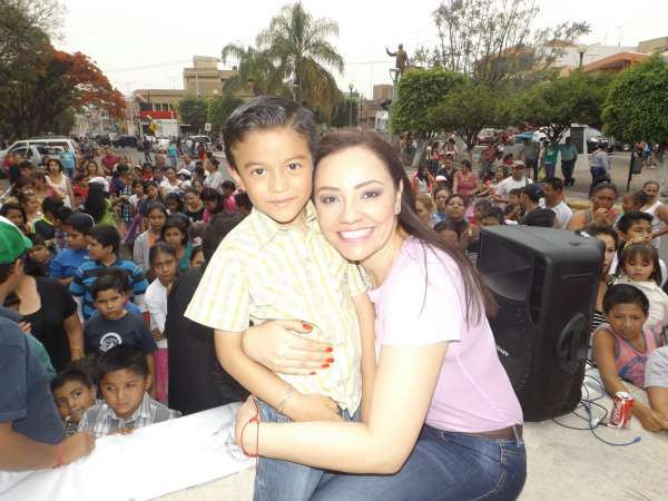 Los niños son parte fundamental para seguir trabajando por un mejor Michoacán: Adriana Hernández - Foto 0 