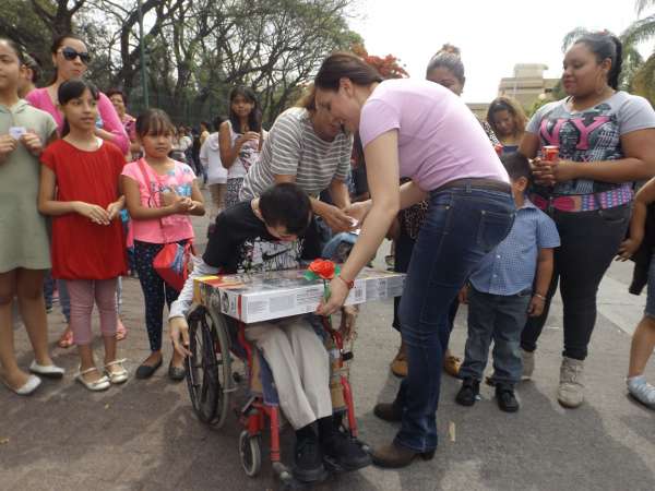 Los niños son parte fundamental para seguir trabajando por un mejor Michoacán: Adriana Hernández - Foto 1 