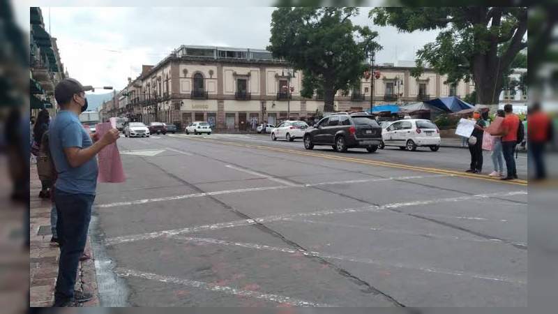  Se manifiestan Maestros de la SNTE en el centro de Morelia, exigen pagos vencidos 