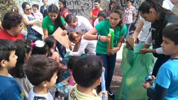 Niños y niñas de 15 colonias reciben juguetes en gestión de Ernesto Núñez - Foto 0 
