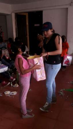 PGJE lleva sonrisas a los niños víctimas de violencia  - Foto 1 