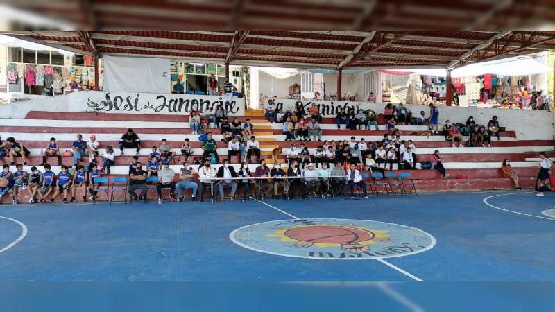Realizan primer torneo infantil de básquetbol, en Janitzio 