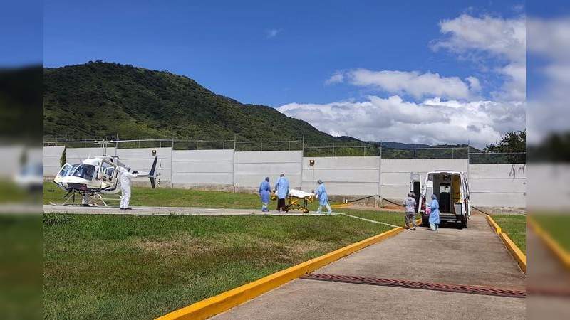 Realiza CRUM traslado aéreo de embarazada de Coalcomán a Morelia, Michoacán
