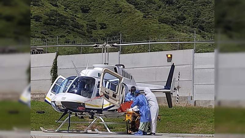 Realiza CRUM traslado aéreo de embarazada de Coalcomán a Morelia, Michoacán
