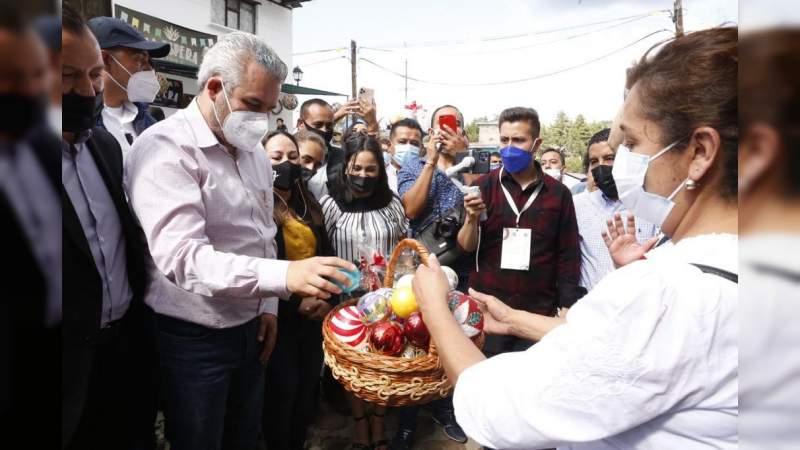 Inaugura Gobernador Feria de la Esfera en Tlalpujahua