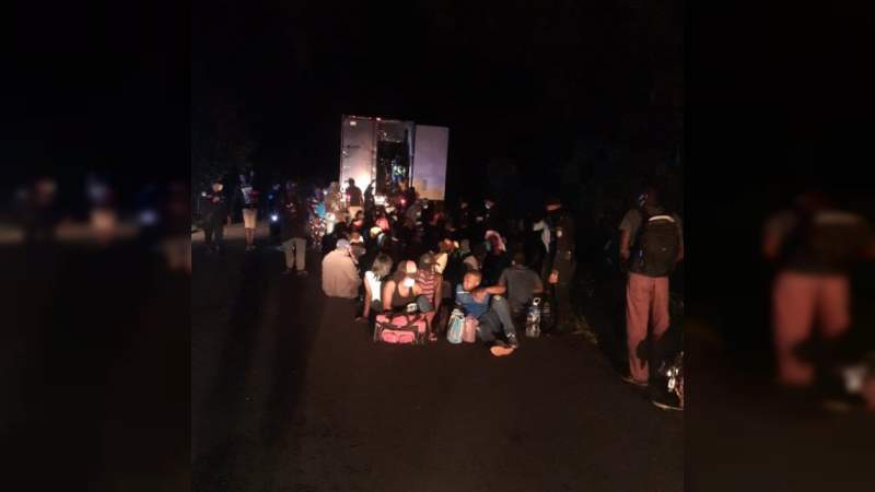 Rescatan a más de 100 migrantes de contenedor abandonado en Guatemala 
