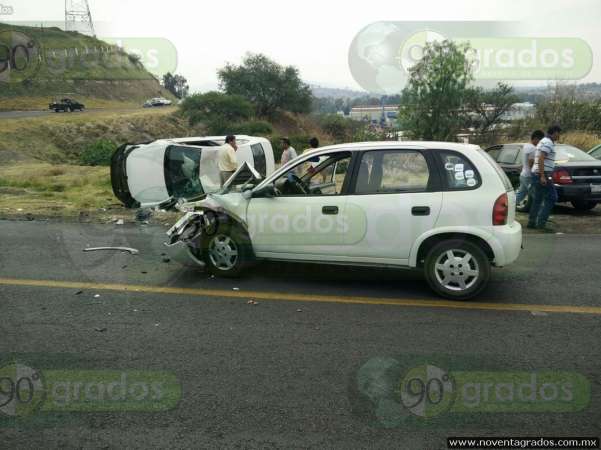 Accidente en la salida a Charo, deja dos personas lesionadas - Foto 0 
