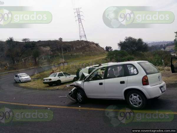 Accidente en la salida a Charo, deja dos personas lesionadas - Foto 4 