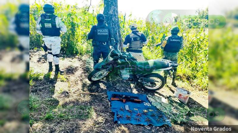 En Jacona, Michoacán, destruyen campamento y aseguran armas largas, droga y una moto robada